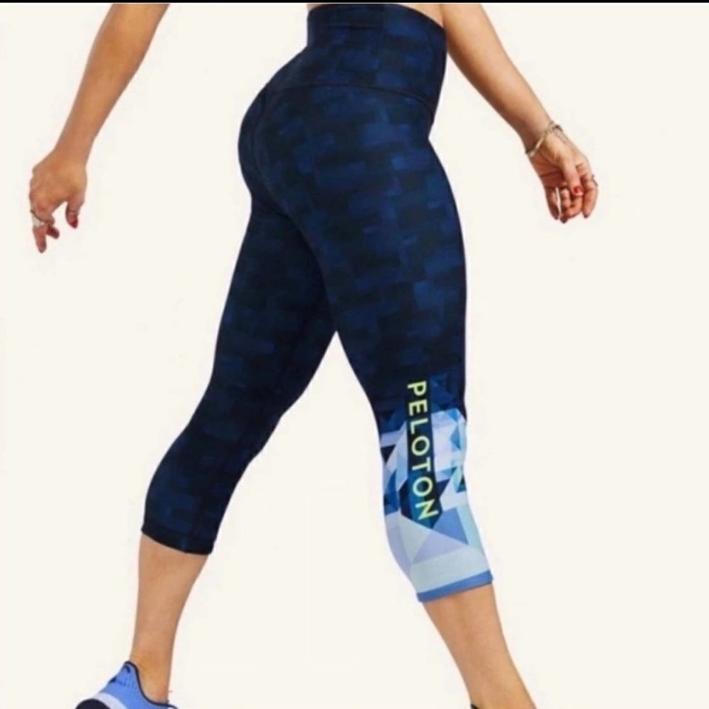 PelotonΒ x WITHβPyramid High Waist Blue Capri Leggingsβ(S)